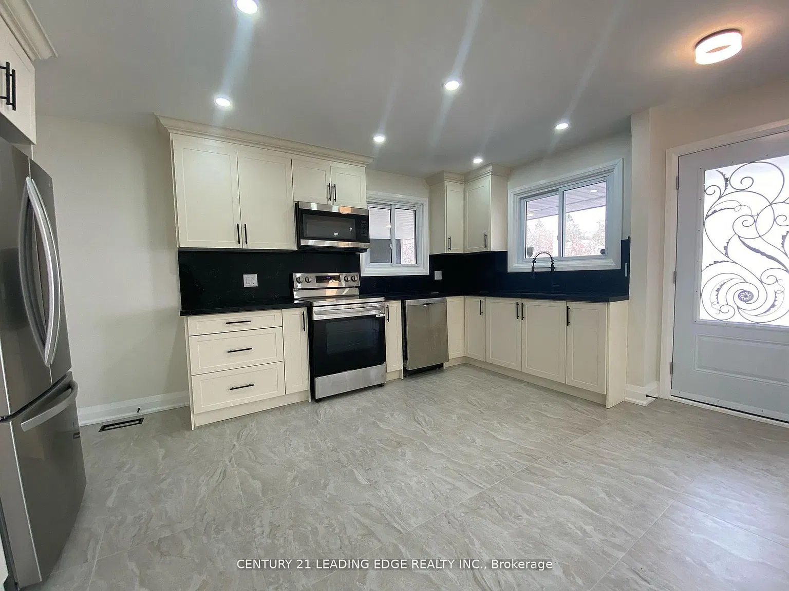 3 bed, $2,500 — Photo 2
