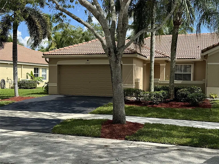 2002 Andromeda Ln — Photo 2