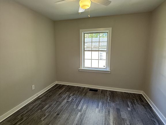 5th image of 923 Woodward Rd