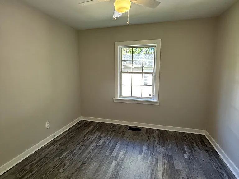 923 Woodward Rd — Photo 5