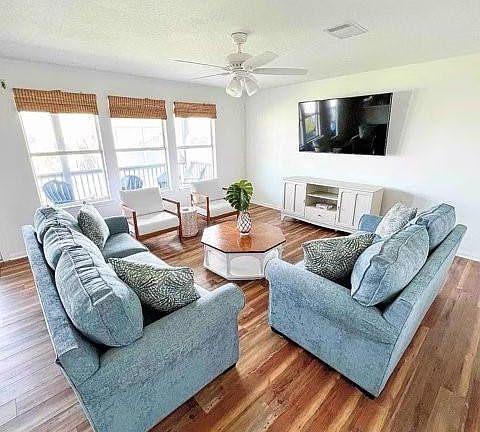 4th image of 1426 Bluewater Dr