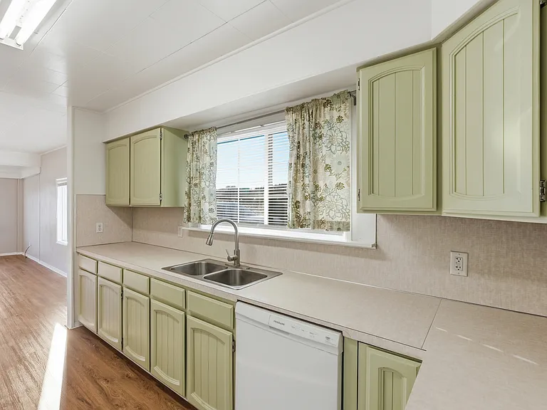 5024 SE Jetty Ave — Photo 4