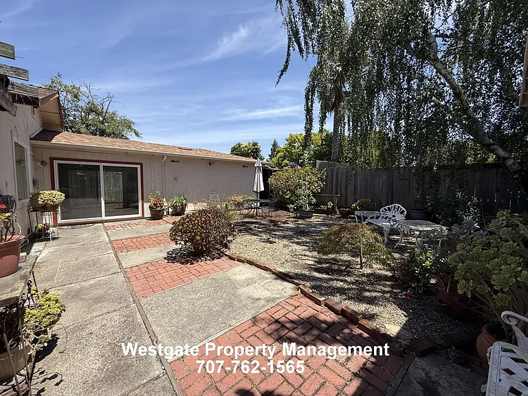 1336 Marian Way — Photo 12