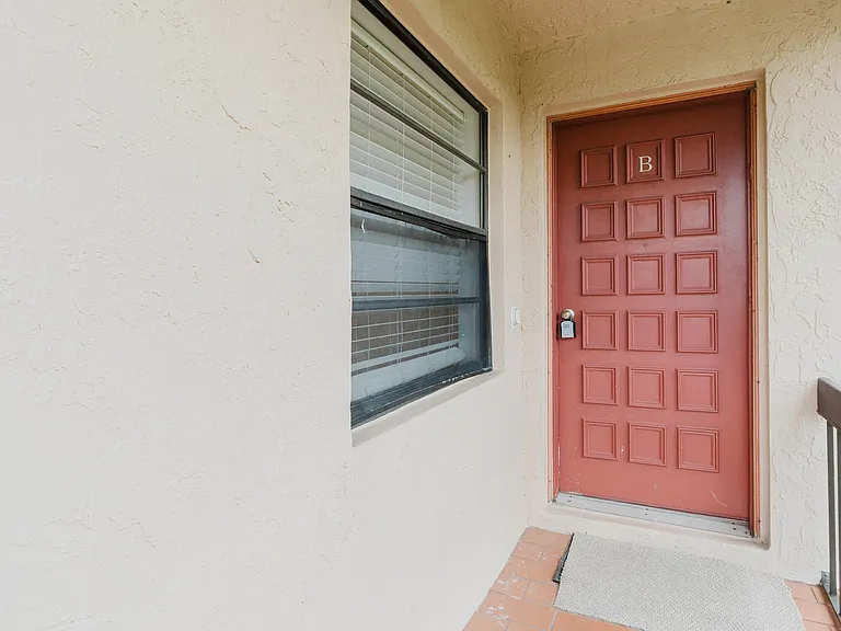 9277 Vista Del Lago #39B — Photo 23
