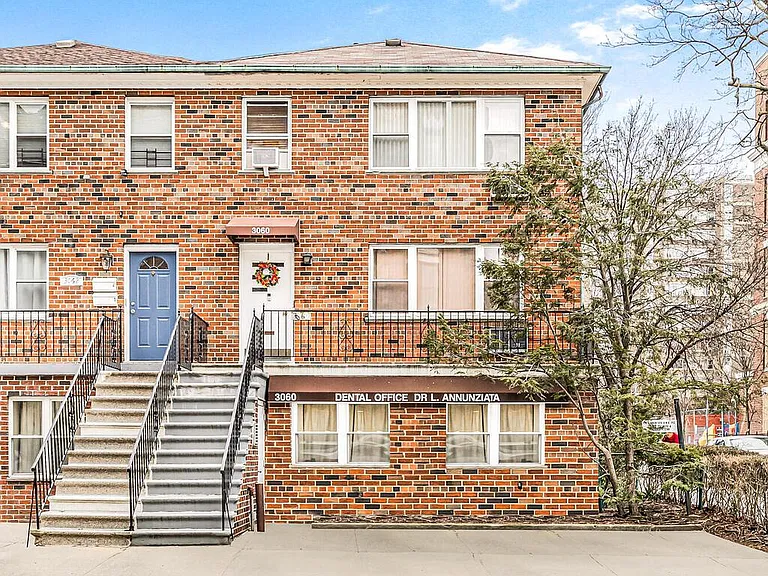 3060 Roberts Ave — Photo 1