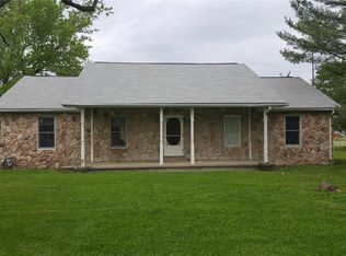 309 S Main St, New Douglas, IL