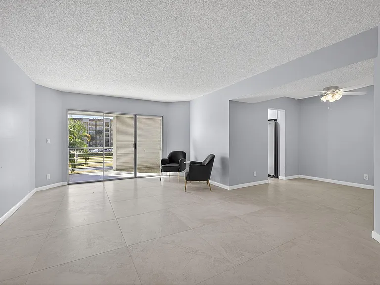 3590 Via Poinciana #202 — Photo 21