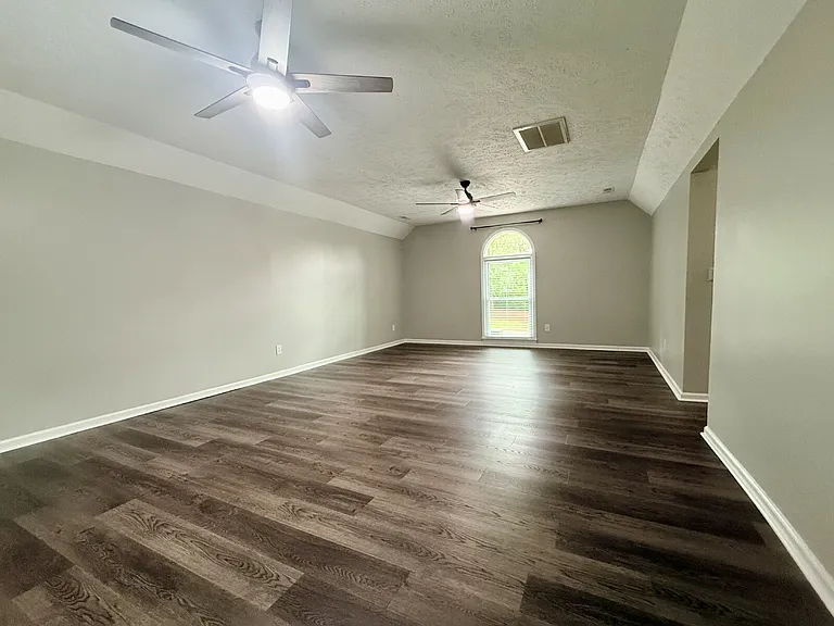 632 Bromsworth Trl — Photo 4