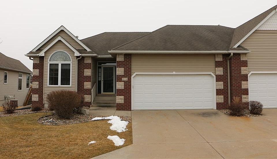 1st image of 219 NE Eaglewood Dr