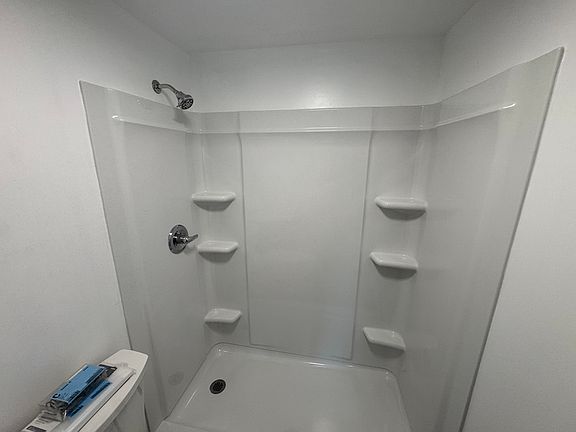 4th image of 111 W Section St #2/4