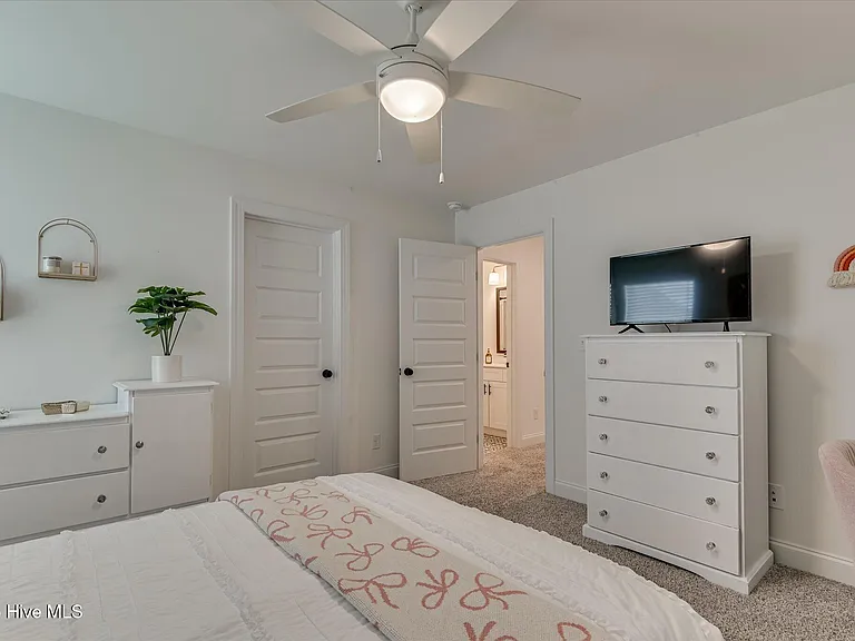 2049 Warbler Dr — Photo 46