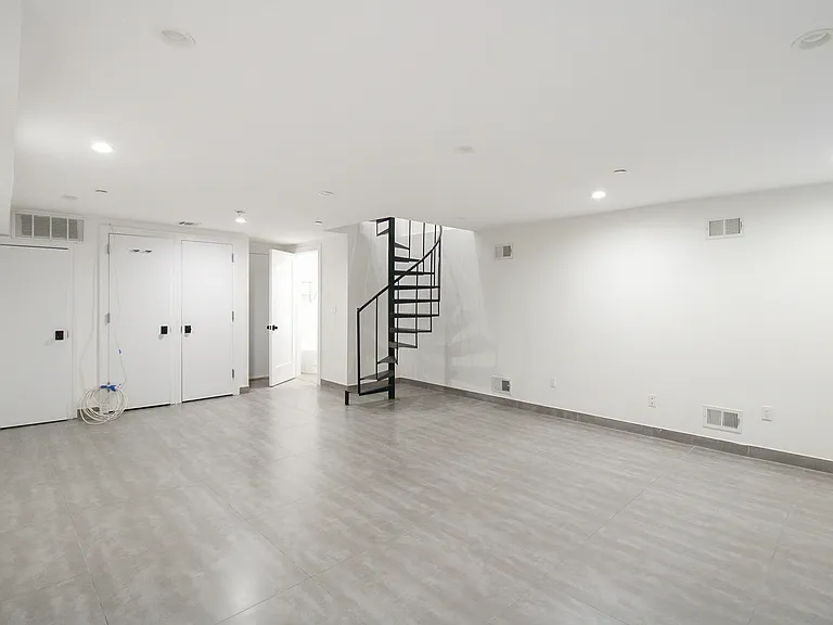 986 Jefferson Ave #2 — Photo 11