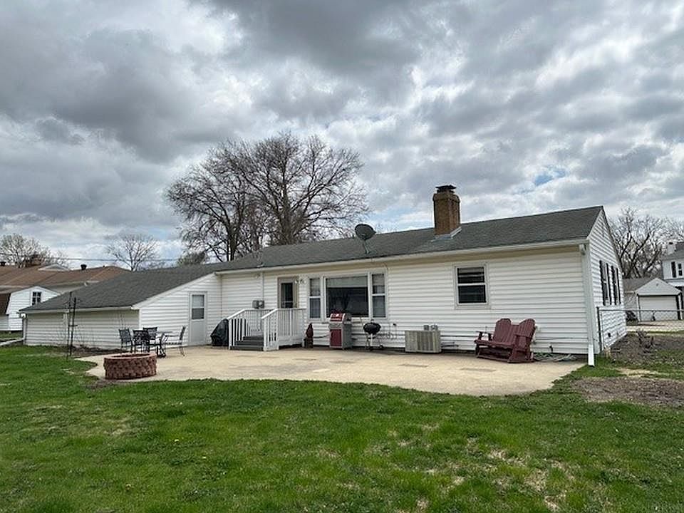 613 1st Ave, Charles City, IA 50616 | Zillow