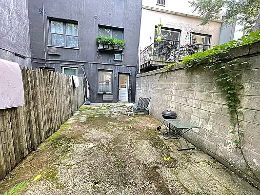 Rented by KNOCKKNOCK LLC | media 8