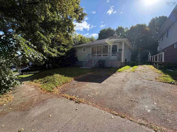 24 Highland St, Sydney, NS B1P 4H9