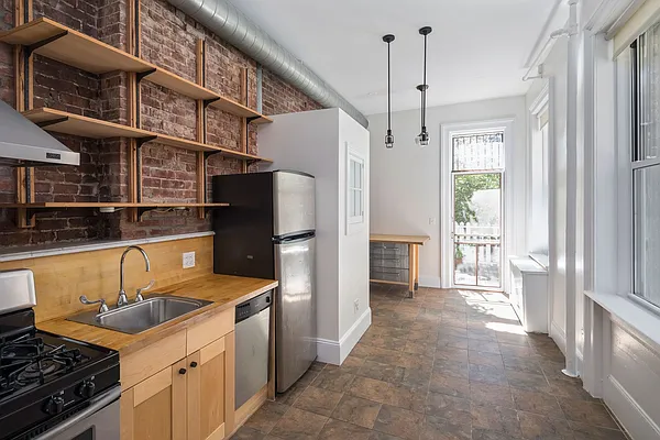 Rented by Stribling | media 26