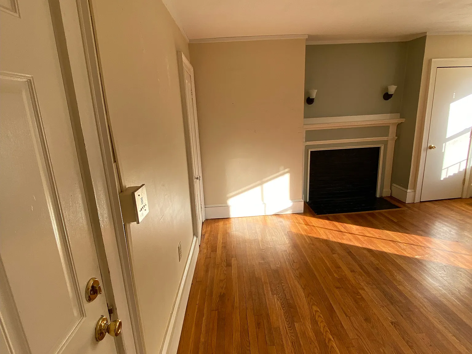 Studio, 450 sqft, $2,400 — Photo 4