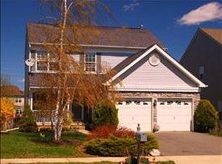 521 Madison Dr, Stewartsville, NJ
