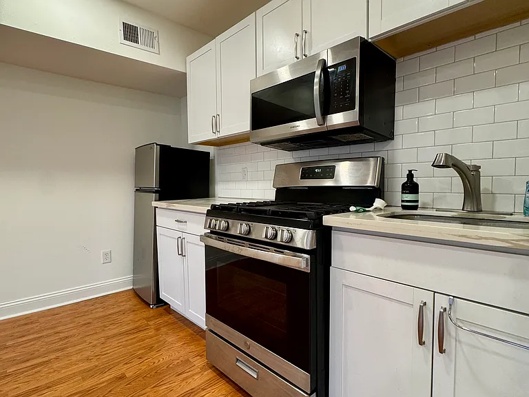 3328 Robert St — Photo 4