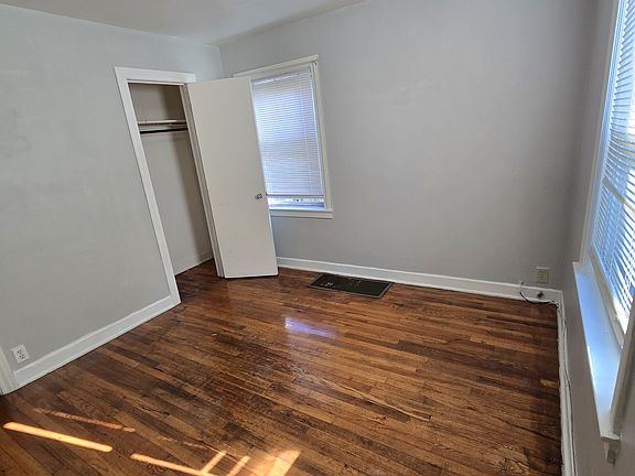 5th image of 7339 S Sacramento Ave #1