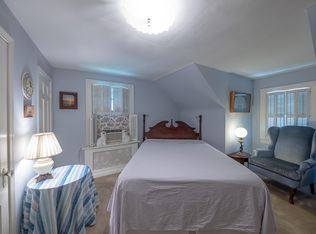 8910 Old Courthouse Rd, Vienna, VA 22182