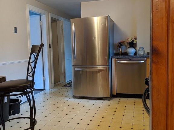 4th image of 231 Essex St