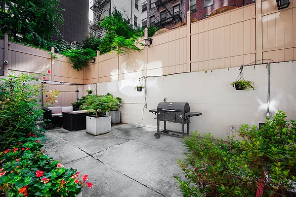 Rented by R New York | media 7