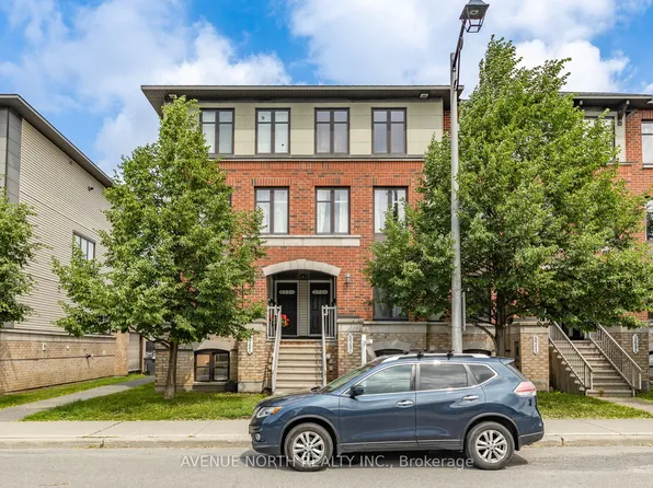 573 B Chapman Mills Dr, Ottawa, ON K2J 5T2