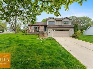 1100 Spellman St, Mount Horeb, WI 53572