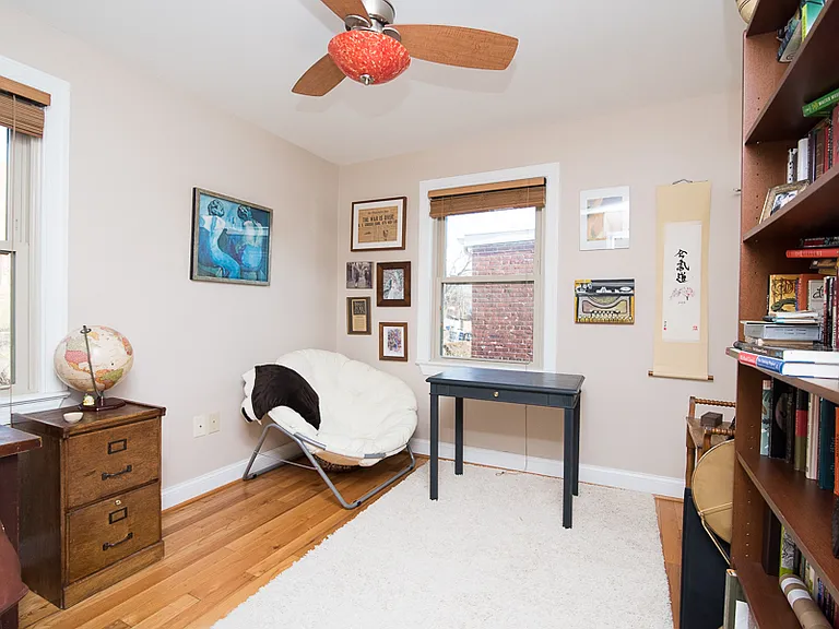 234 Nicholson St NE — Photo 6