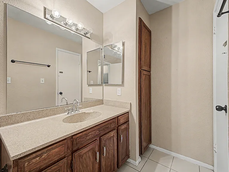 540 N May St #3106 — Photo 20