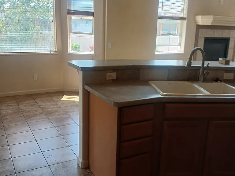 630 Sovereign Ln — Photo 5