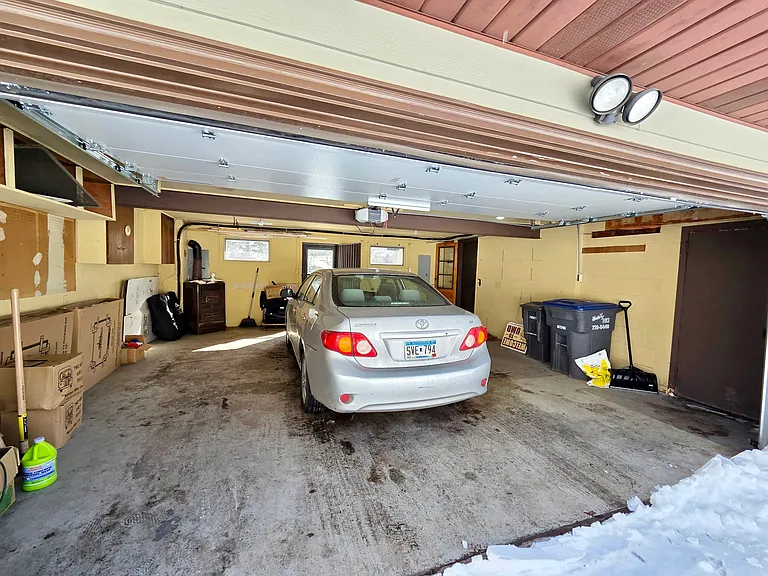 114 W Buffalo St — Photo 16