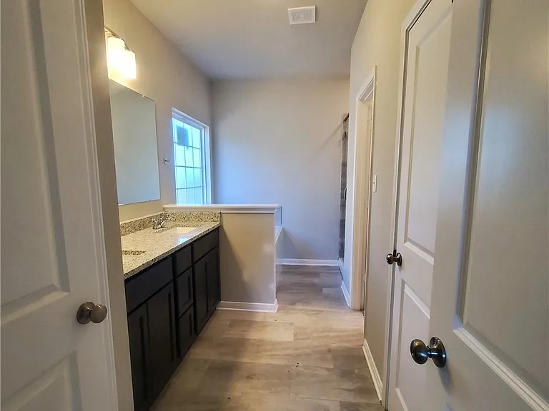1308 Kingsgate Dr — Photo 15