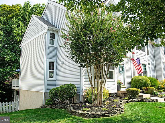 2nd image of 1316 Bennett Pl