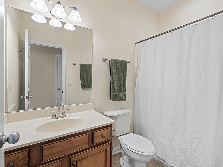 220 Shannon Ct — Photo 23