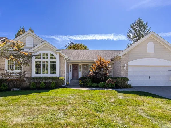 2207 Langham Dr, West Bloomfield, MI 48323