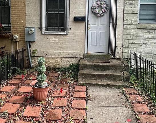 2nd image of 1341 C St NE