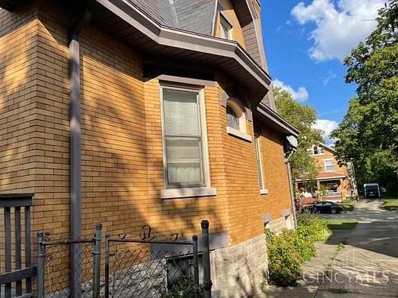 2nd image of 915 Sunset Ave