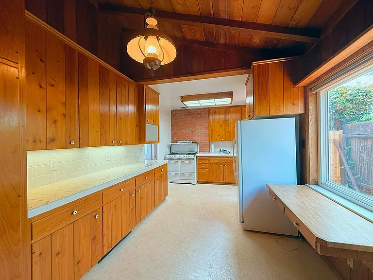 1284 Alexandria Dr — Photo 8