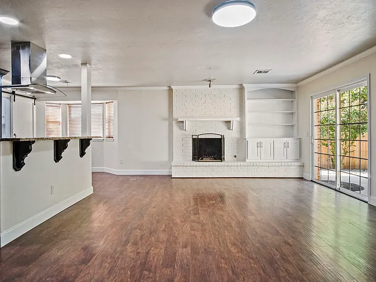 625 Hawthorne Pl — Photo 10