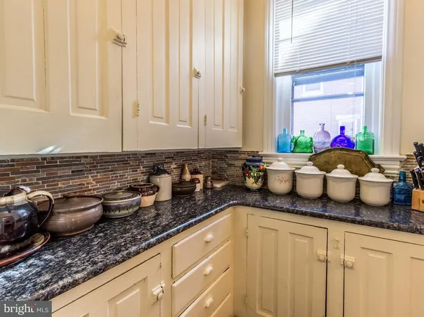 12 6th Ave, Roebling, NJ 08554