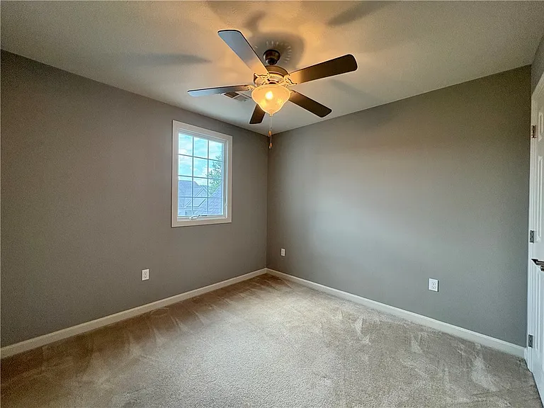 2046 Croghan Dr — Photo 18