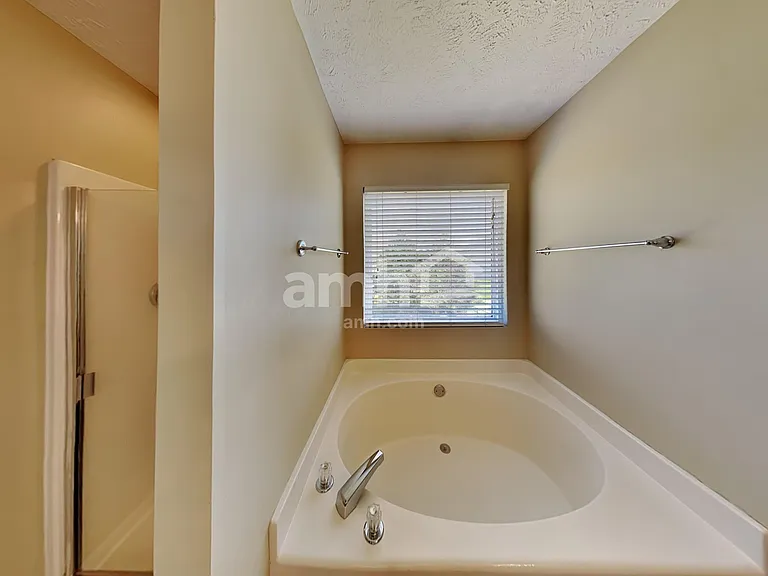 5527 Middlebury Dr — Photo 14