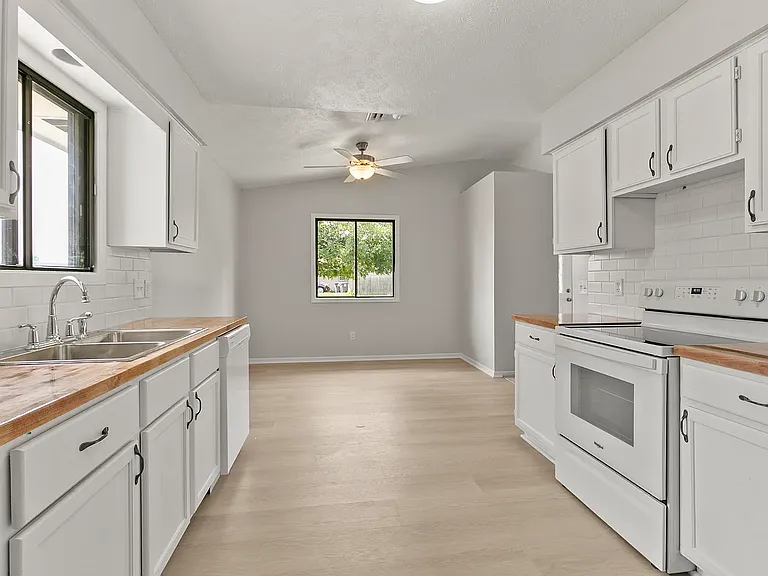 721 S 18th St — Photo 10