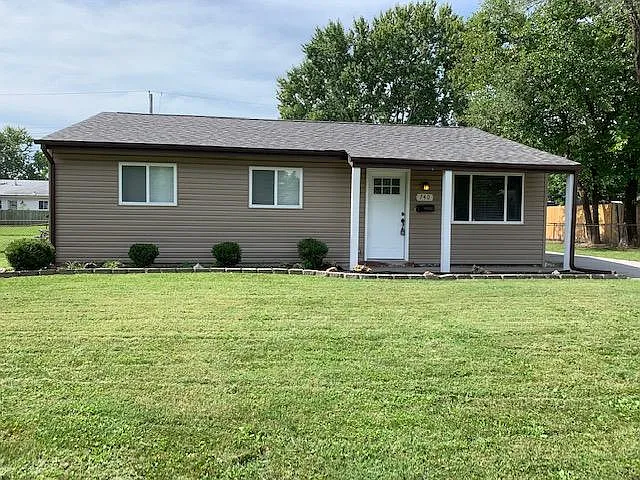 3 bed, 936 sqft, $1,525 — Photo 1