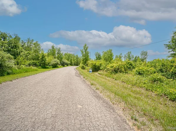 Fosland Farms Dr, Jackson, MI 49201