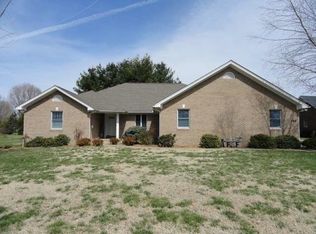 703 Meadowlane Dr, Cave City, KY 42127