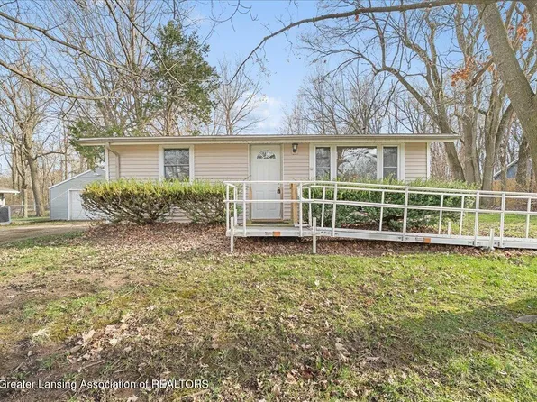 815 Elmwood St, Dewitt, MI 48820