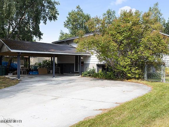 2nd image of 7121 Chester Ct